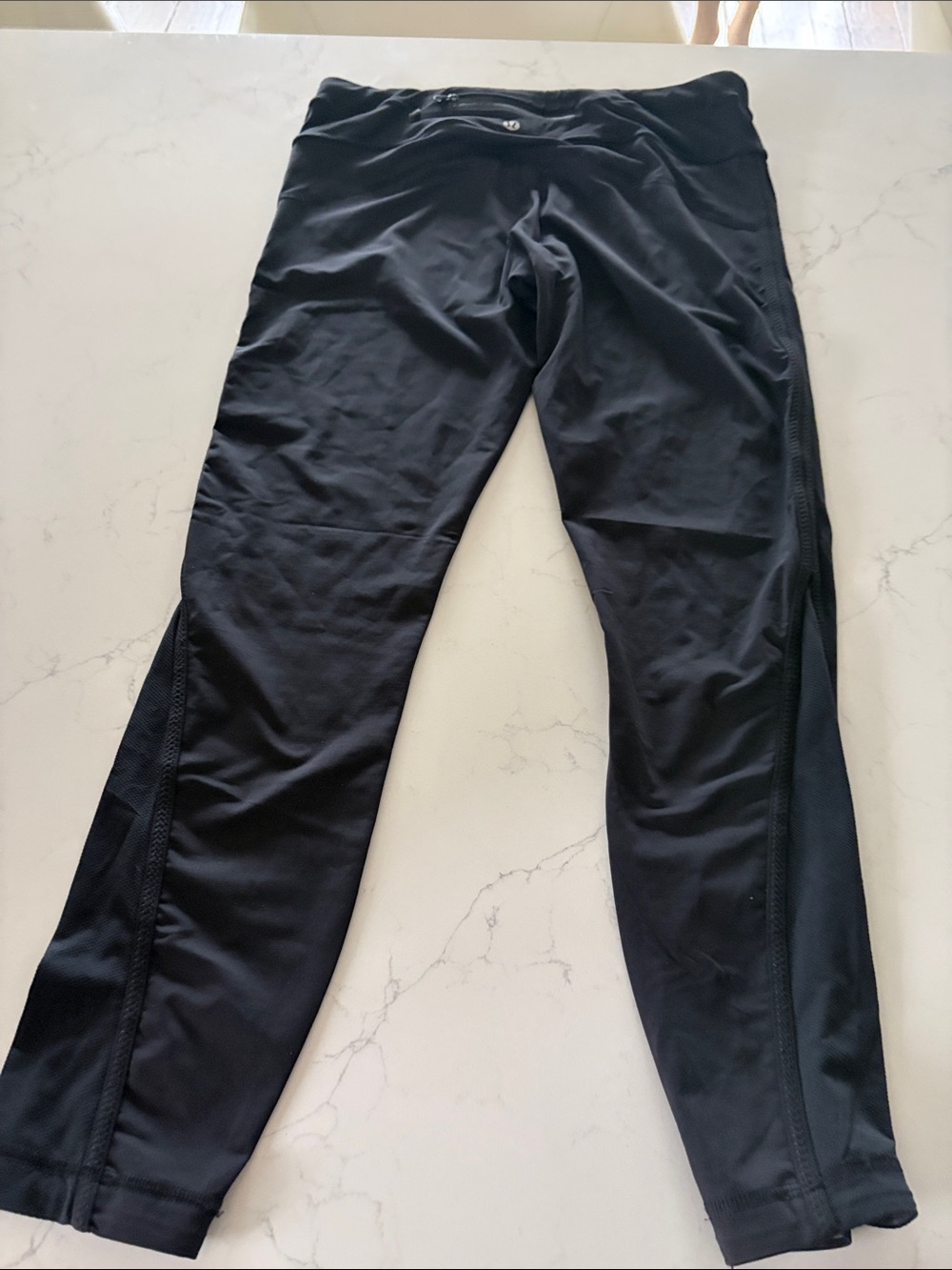 Black Athletic LULULEMAN Leggings with Side Mesh Panels